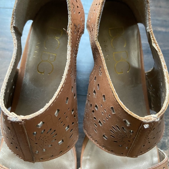 BCBG Nude Leather Wedges - Picture 6 of 7